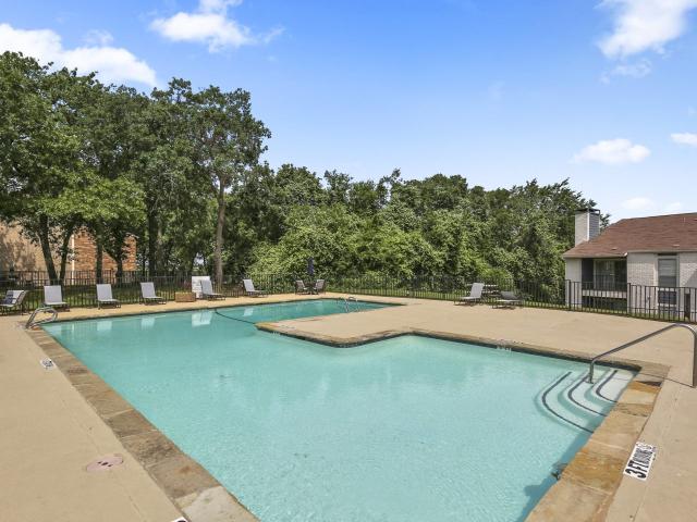 3 BR, 2 BA Apartment 1401 Shady Lane Unit 1002, Bedford, TX 76021