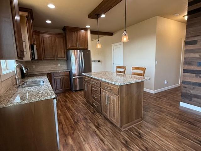 3 BR, 2 BA Apartment 1411 West East Place, La Center, WA 98629