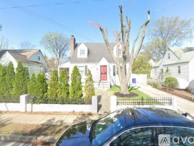 3 BR, 2 BA Apartment 1412 South Walter Reed Drive, Arlington, VA 22204