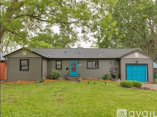 3 BR, 2 BA Apartment 1414 68th St, Unit 1414, Windsor Heights, IA 50324