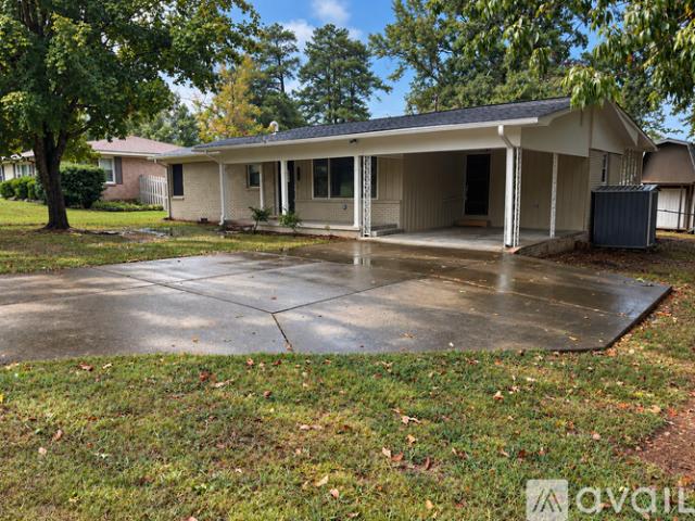 3 BR, 2 BA Apartment 1417 9th St SE, Cullman, AL 35055