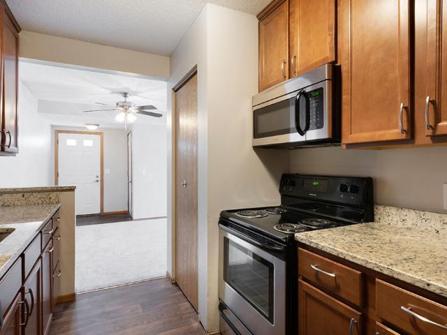 3 BR, 2 BA Apartment 14200 43rd Ave N Unit 14244E PR, Minneapolis, MN 55446