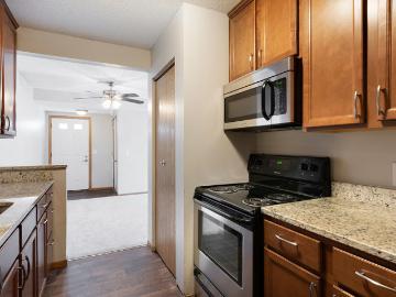3 BR, 2 BA Apartment 14200 43rd Ave N Unit 14210A, Minneapolis, MN 55446