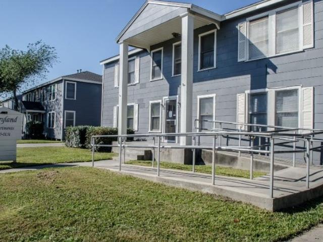 3 BR, 2 BA Apartment 1422 Devon Dr Corpus Christi, TX 78415