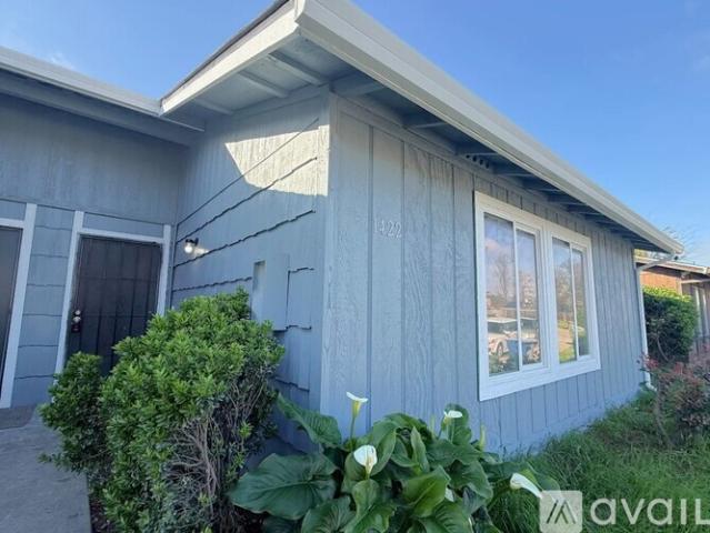 3 BR, 2 BA Apartment 1422 Lansing St, Merced, CA 95348