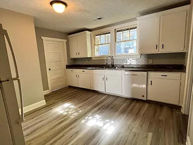 3 BR, 2 BA Apartment 1441 Highlawn Ave, Z1, Lexington, KY 40505