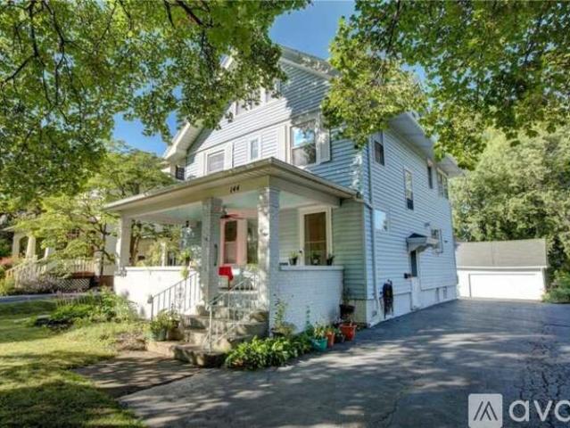3 BR, 2 BA Apartment 144 Deerfield Dr, Irondequoit, NY 14609