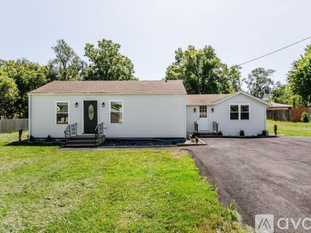 3 BR, 2 BA Apartment 148 East Francis Road, New Lenox, IL 60451