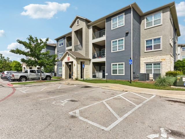 3 BR, 2 BA Apartment 1500 E Parmer Ln Unit 25055, Austin, TX 78753