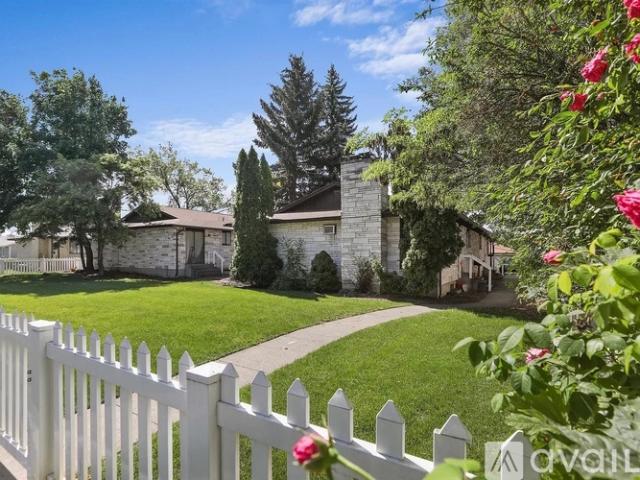 3 BR, 2 BA Apartment 1510 E Nebraska Ave, Spokane, WA 99208