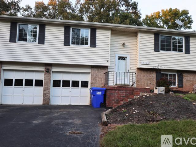 3 BR, 2 BA Apartment 15112 Olddale Road, Centreville, VA 20120