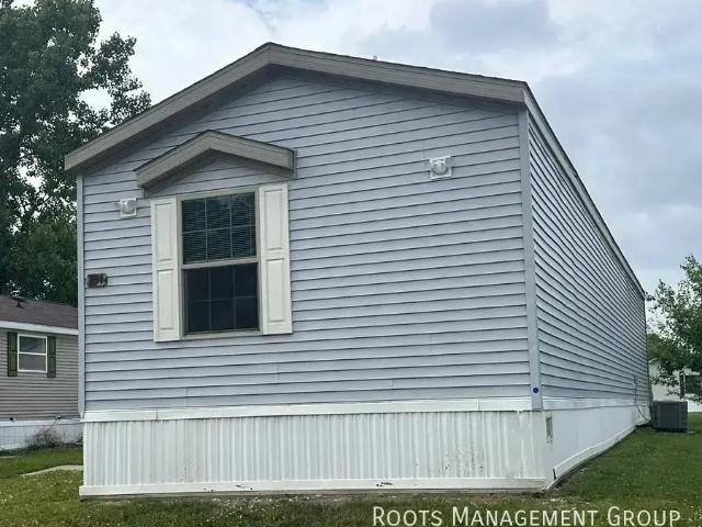 3 BR, 2 BA Apartment 151 Maple Wood Dr Flint, MI 48504
