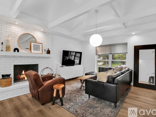 3 BR, 2 BA Apartment 1520 E 49th St, Savannah, GA 31404