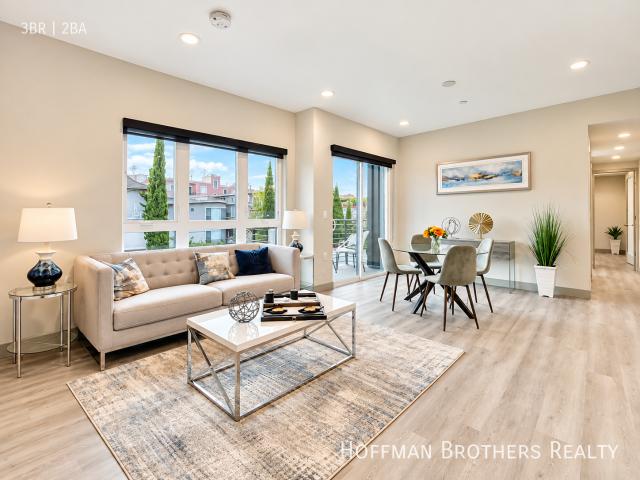 3 BR, 2 BA Apartment 1532 Brockton Ave, Los Angeles, CA 90025