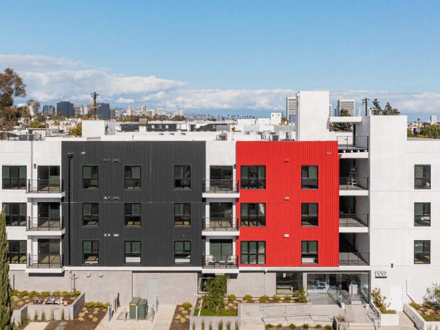 3 BR, 2 BA Apartment 1532 Brockton Avenue Unit 406, Los Angeles, CA 90025