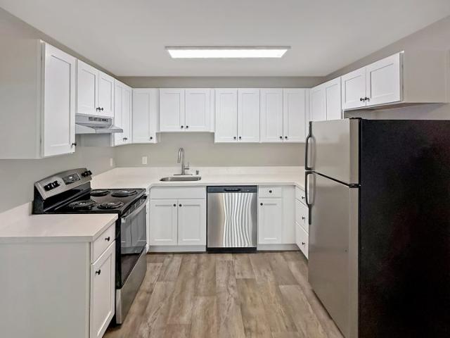 3 BR, 2 BA Apartment 15530 Bothell Way NE Unit Sheridan Beach 107, Seattle, WA 98155