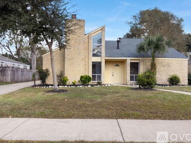 3 BR, 2 BA Apartment 15804 Dunmoor Dr, Houston, TX 77059