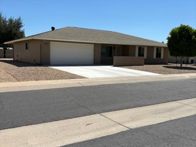3 BR, 2 BA Apartment 15819 N Meadow Park Dr, Sun City, AZ 85351