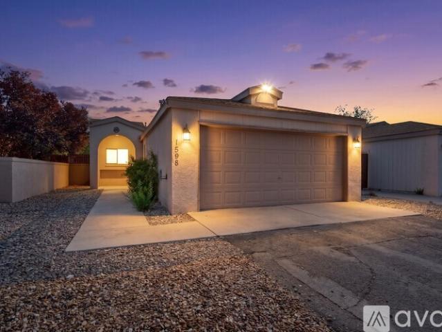 3 BR, 2 BA Apartment 1598 Perma Dr NE, Rio Rancho, NM 87144