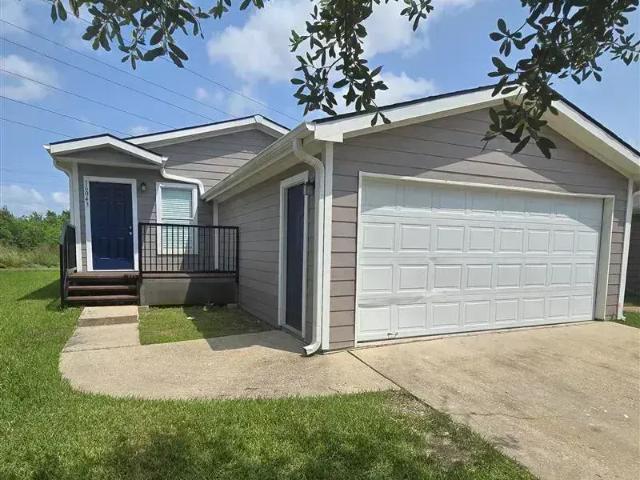 3 BR, 2 BA Apartment 16043 Clarke Springs Drive, Houston, TX 77053