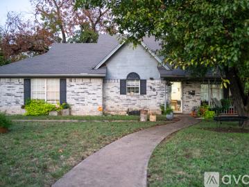3 BR, 2 BA Apartment 1607 N 15th A St, Waco, TX 76707
