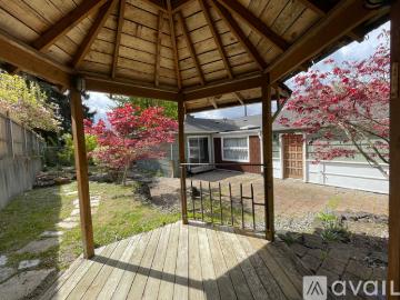 3 BR, 2 BA Apartment 1616 Perry Ave, Bremerton, WA 98310