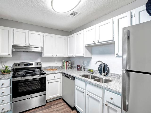3 BR, 2 BA Apartment 1625 Roswell Road Unit 0816, Marietta, GA 30062