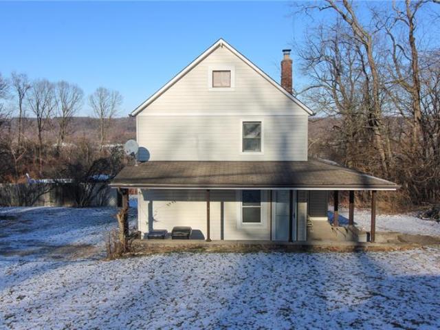 3 BR, 2 BA Apartment 1629 Glenbrook Ave, Coraopolis, PA 15108