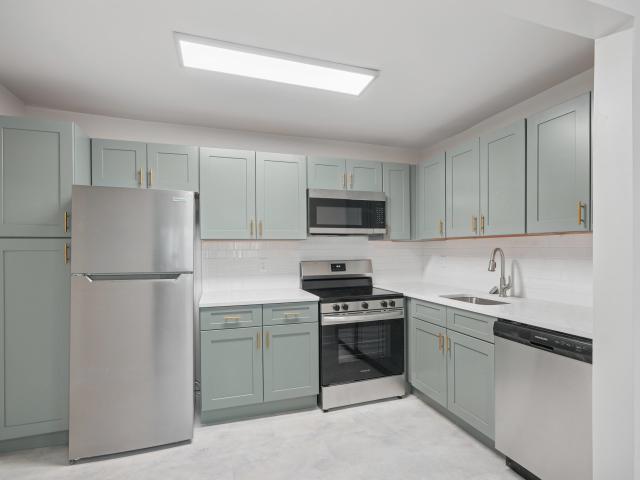 3 BR, 2 BA Apartment 165 Thousand Oaks Dr Unit 0160, Atlantic Highlands, NJ 07716