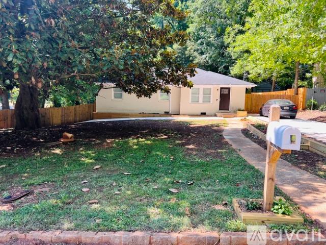 3 BR, 2 BA Apartment 1693 Hollyhock Terrace, Decatur, GA 30032