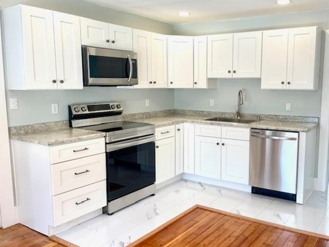 3 BR, 2 BA Apartment 16 South St, Unit 2, Newport, NH 03773