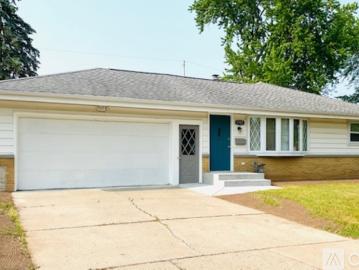 3 BR, 2 BA Apartment 1707 E Marquette St, Appleton, WI 54911