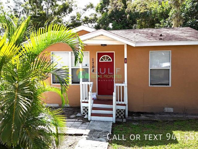 3 BR, 2 BA Apartment 1708 6th Ave E, Bradenton, FL 34208