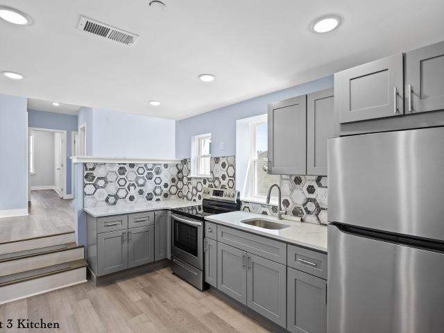 3 BR, 2 BA Apartment 1716 W Oxford St, Philadelphia, PA 19121