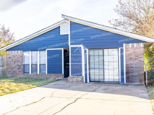 3 BR, 2 BA Apartment 1719 SW 14th St, Lawton, OK 73501