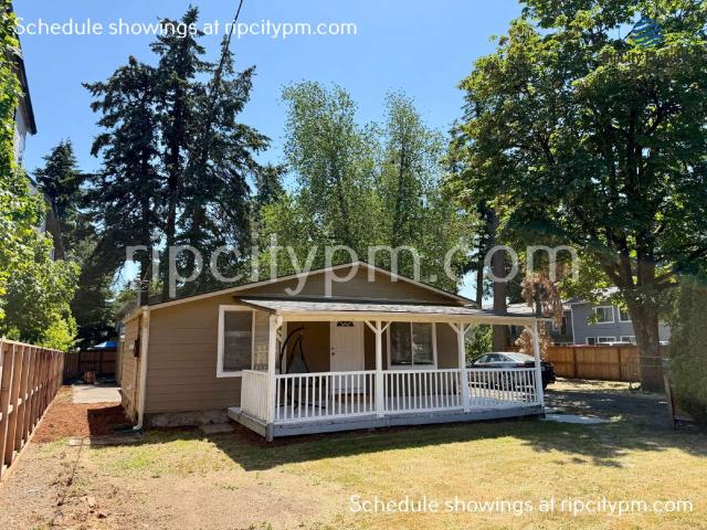 3 BR, 2 BA Apartment 17500 East Burnside Street, Portland, OR 97233