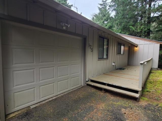 3 BR, 2 BA Apartment 175 SW The Pines Dr, Depoe Bay, OR 97341