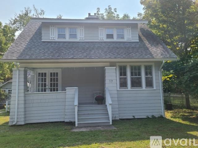 3 BR, 2 BA Apartment 17 Orchard Lane, Woodstock, NY 12498