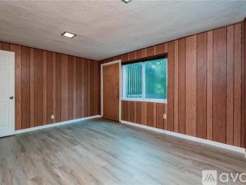3 BR, 2 BA Apartment 17 Tower Hill Court, Unit 17, Olivette, MO 63132