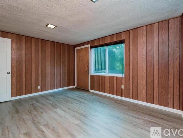 3 BR, 2 BA Apartment 17 Tower Hill Court, Unit 17, Olivette, MO 63132