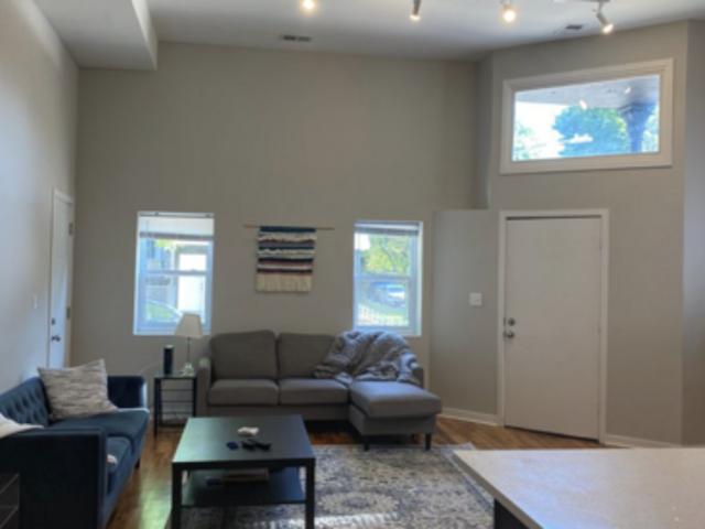 3 BR, 2 BA Apartment 1801 W School St, Unit 1, Chicago, IL 60657