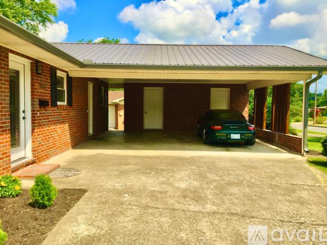 3 BR, 2 BA Apartment 1809 Broadmoor Rd, Johnson City, TN 37604