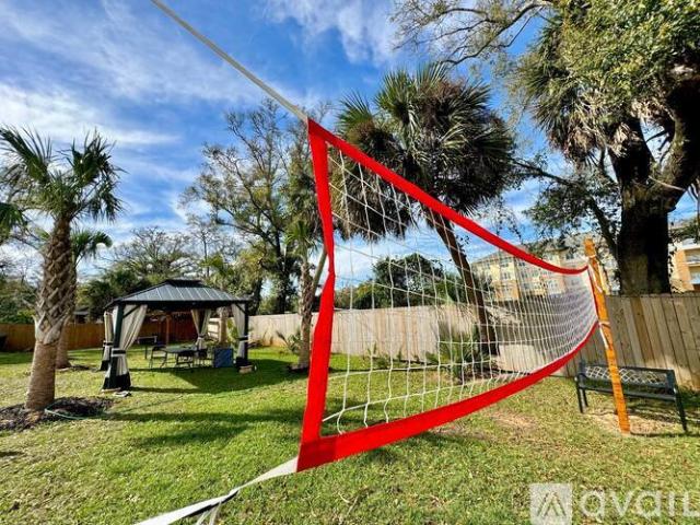 3 BR, 2 BA Apartment 1810 W Gadsden St, Pensacola, FL 32501