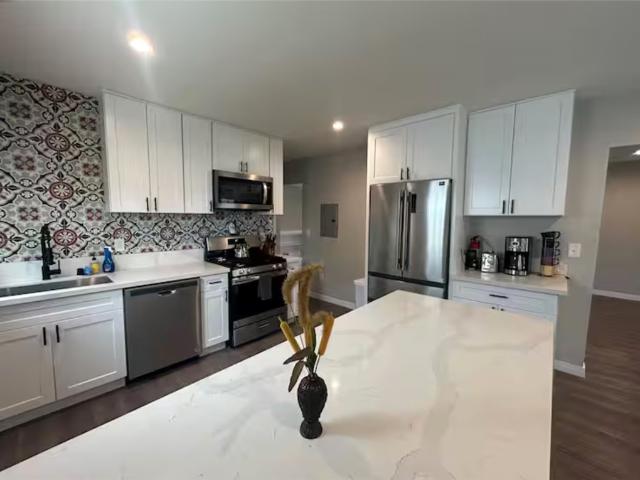 3 BR, 2 BA Apartment 181 North Waverly Street, Orange, CA 92866