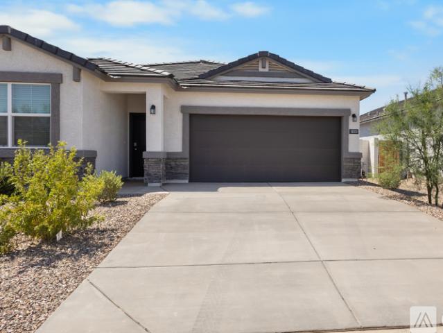 3 BR, 2 BA Apartment 18351 W Hackamore Dr, Phoenix, AZ 85083