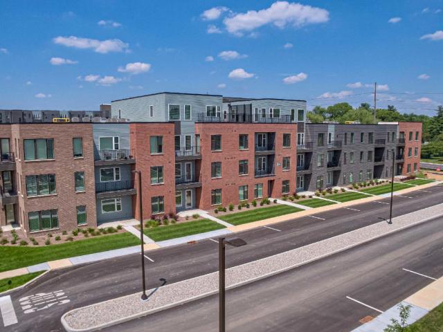 3 BR, 2 BA Apartment 1835 Edge Boulevard Unit 1 1 402, Indianapolis, IN 46240