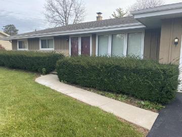 3 BR, 2 BA Apartment 18525 Heathway Ln, Brookfield, WI 53045