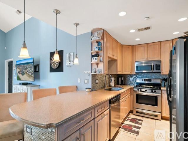 3 BR, 2 BA Apartment 18 Sheridan Ave, Unit 3, Seaside Heights, NJ 08751