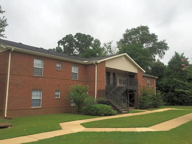 3 BR, 2 BA Apartment 1900 Snows Mill Avenue, Northport, AL 35476