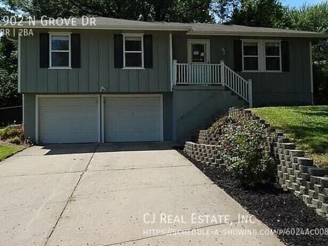 3 BR, 2 BA Apartment 1902 N Grove Dr, Independence, MO 64058